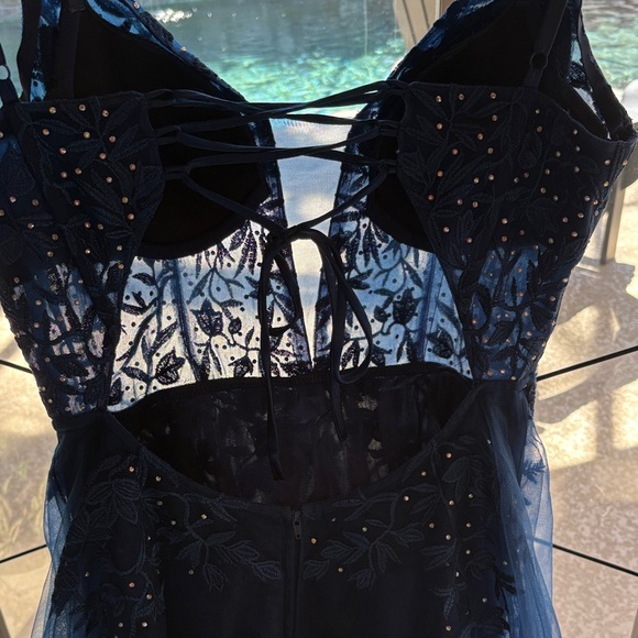 ✨ Betsy & Adam Navy Tulle Formal Gown ✨ - Picture 6 of 6